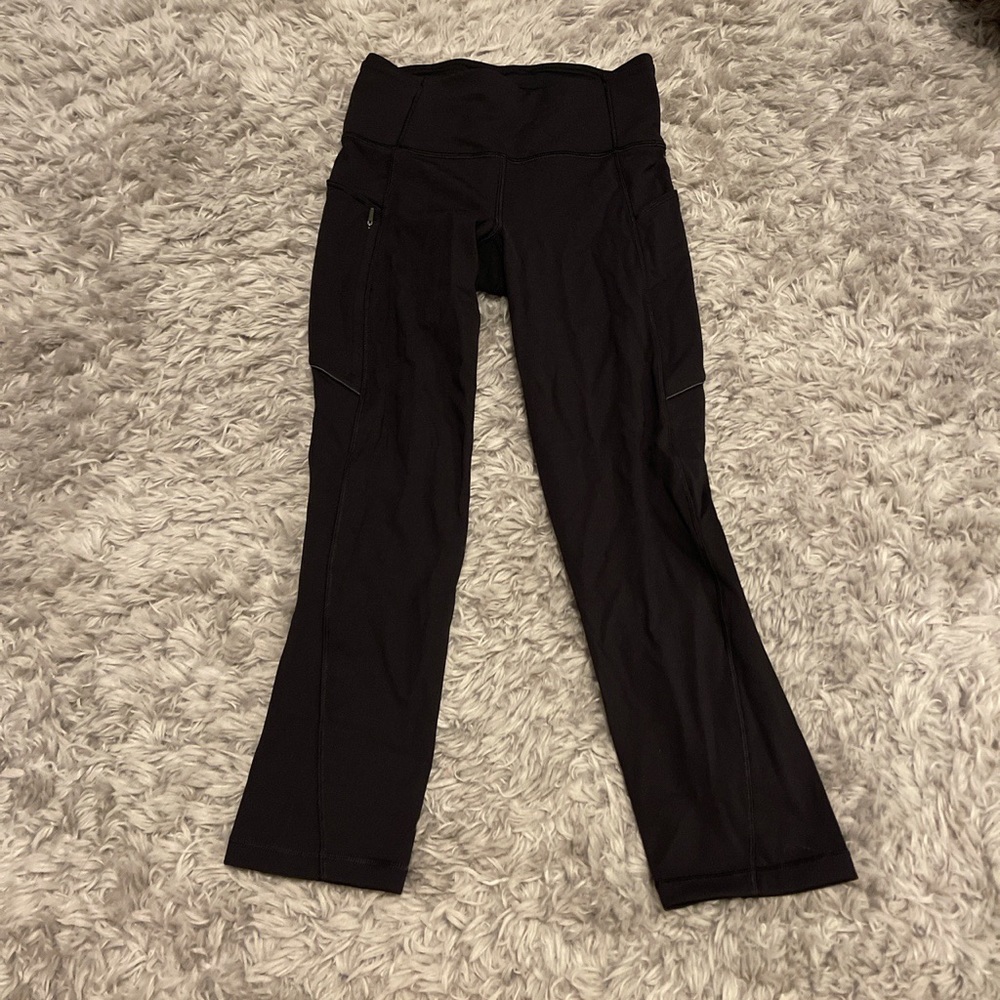 Black Lululemon leggings w pockets